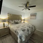 Stylish Apartment Near The Strip !!!