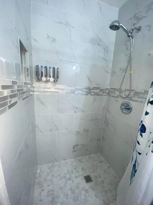 Stylish Near The Strip !!! Apartment *